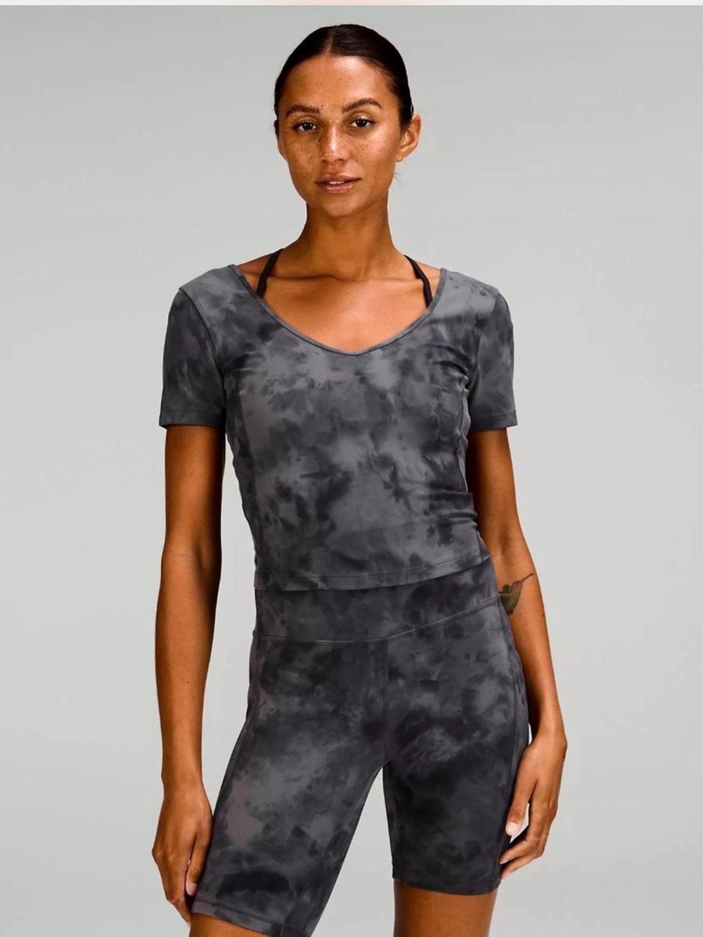 lululemon athletica Black Gray Tie-Dye Scoop Neck Crop Tee